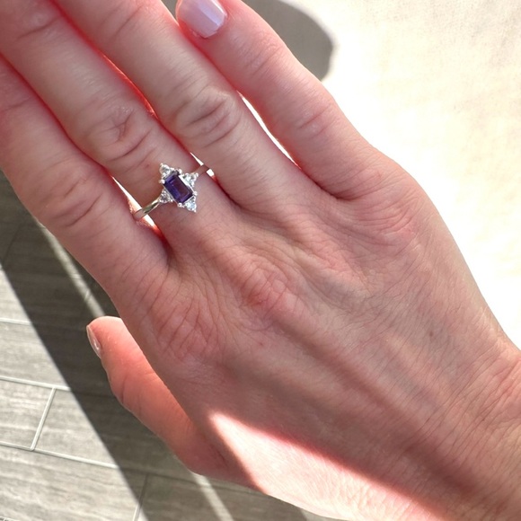 Sterling Silver Amethyst ring with white topaz size 6. - Picture 5 of 7